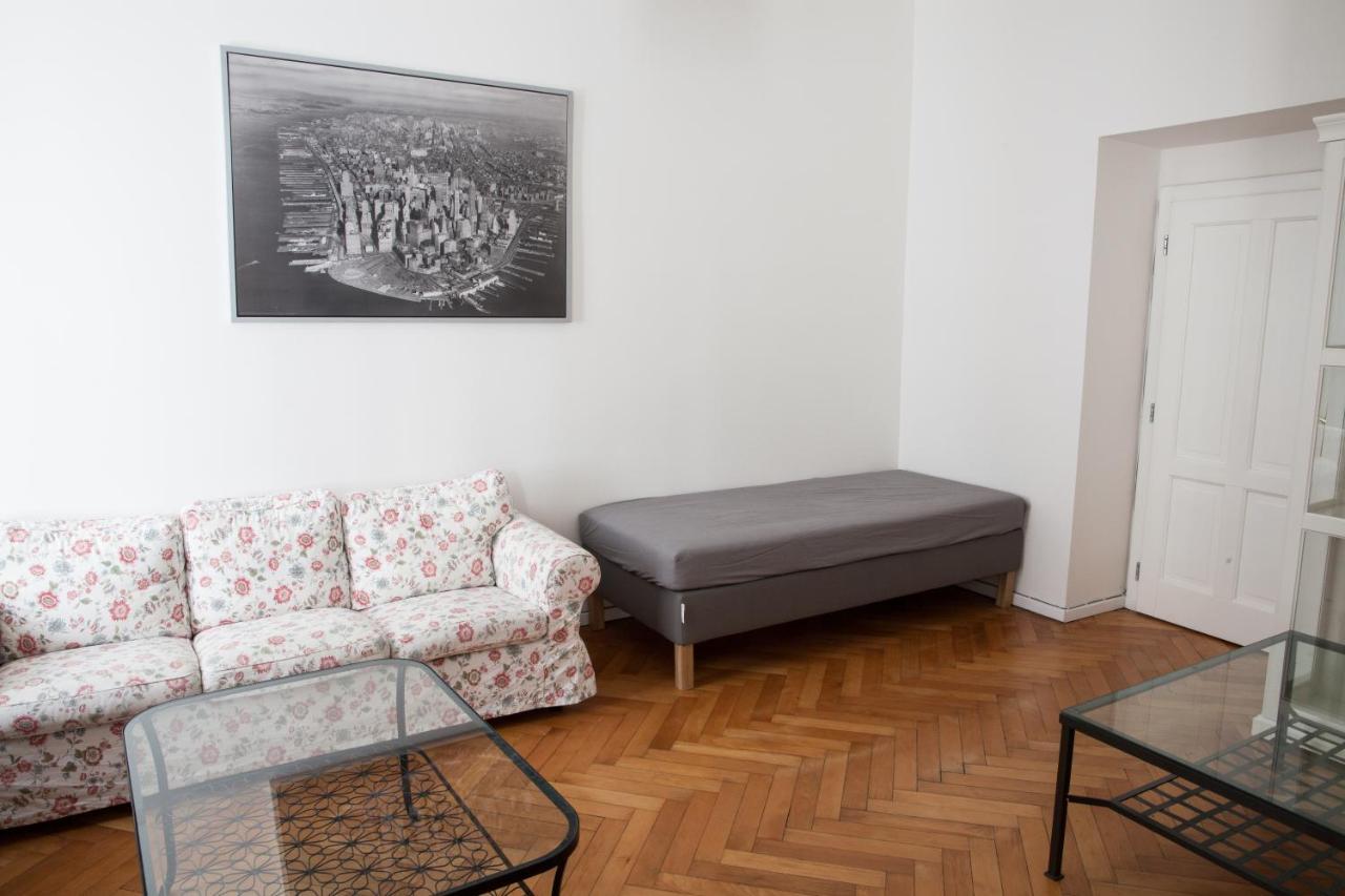 2B Pechackova Family Apartment With Balcony By The River Prague Extérieur photo