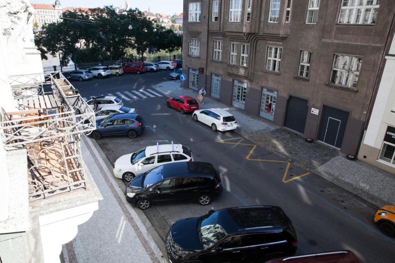 2B Pechackova Family Apartment With Balcony By The River Prague Extérieur photo