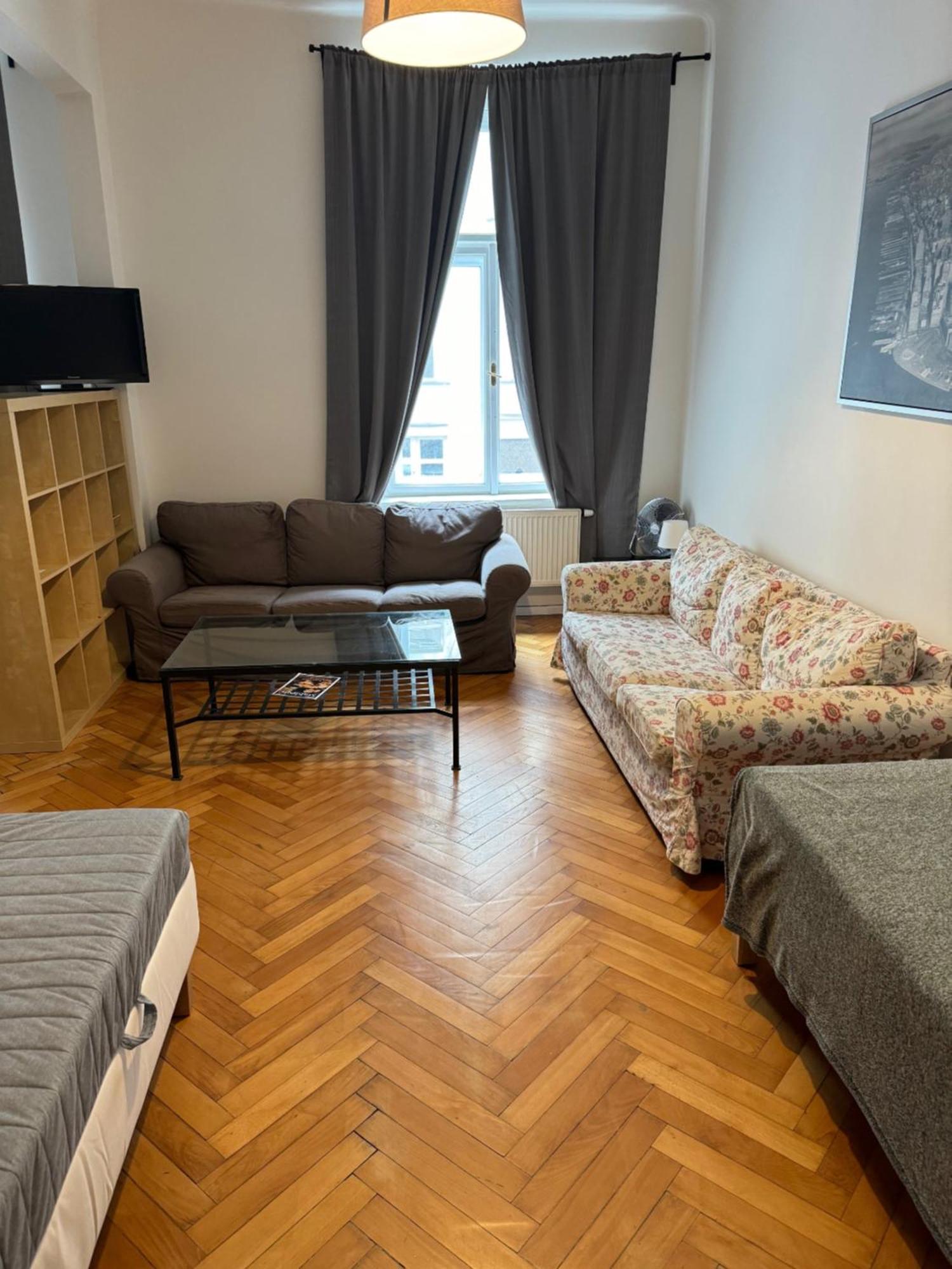 2B Pechackova Family Apartment With Balcony By The River Prague Extérieur photo